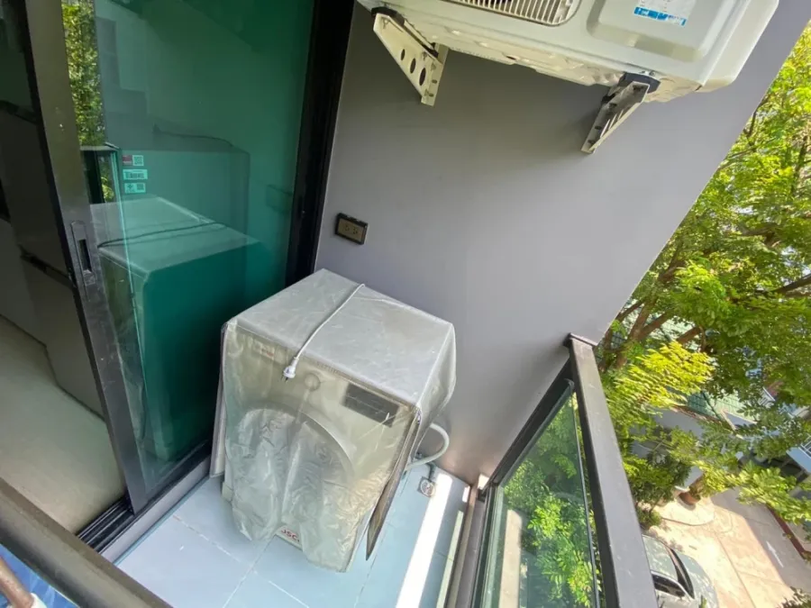 For sale, for rent, The Cube Premium Ratchada 32, simply decorated room, very livable, with a pool view, hurry and reserve now!