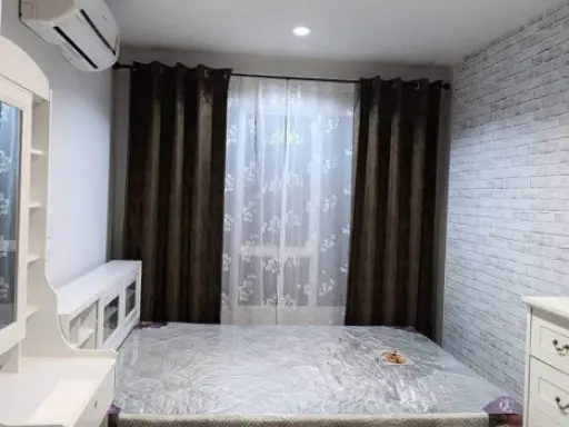 Condo for sale, Regent Home Bang Son, Phase 2, decorated with wallpaper, white tone, city view, ready to buy now.