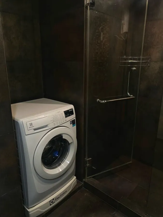 Sell and rent Voque Sukhumvit 16, very spacious room decorated in clean white tones. The price is very pocket-friendly. Must book now.