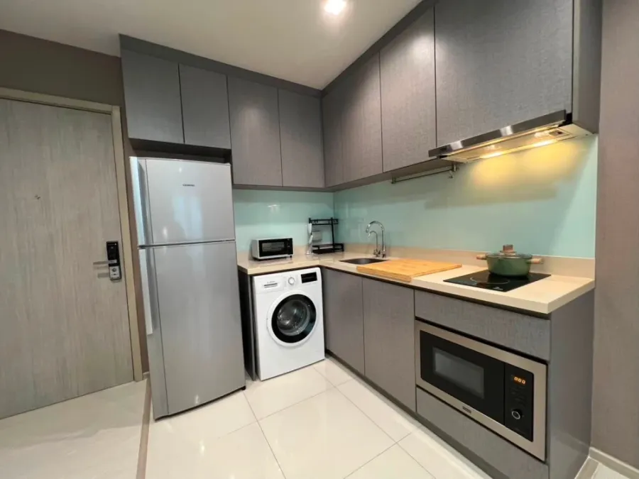 Condo for rent, Rhythm Sukhumvit 36-38. Spacious rooms with ample living space and complete amenities. Book now!