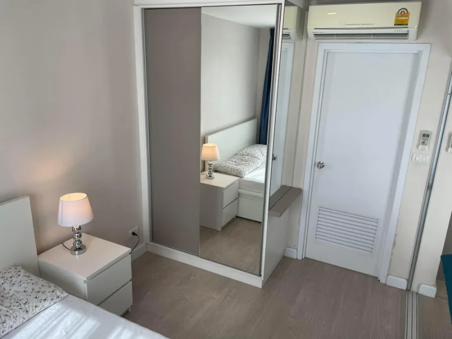 For rent, Metro Luxe Phaholyothin, very big sofa, nice bed, room ready to move in. Can't miss it, book now.
