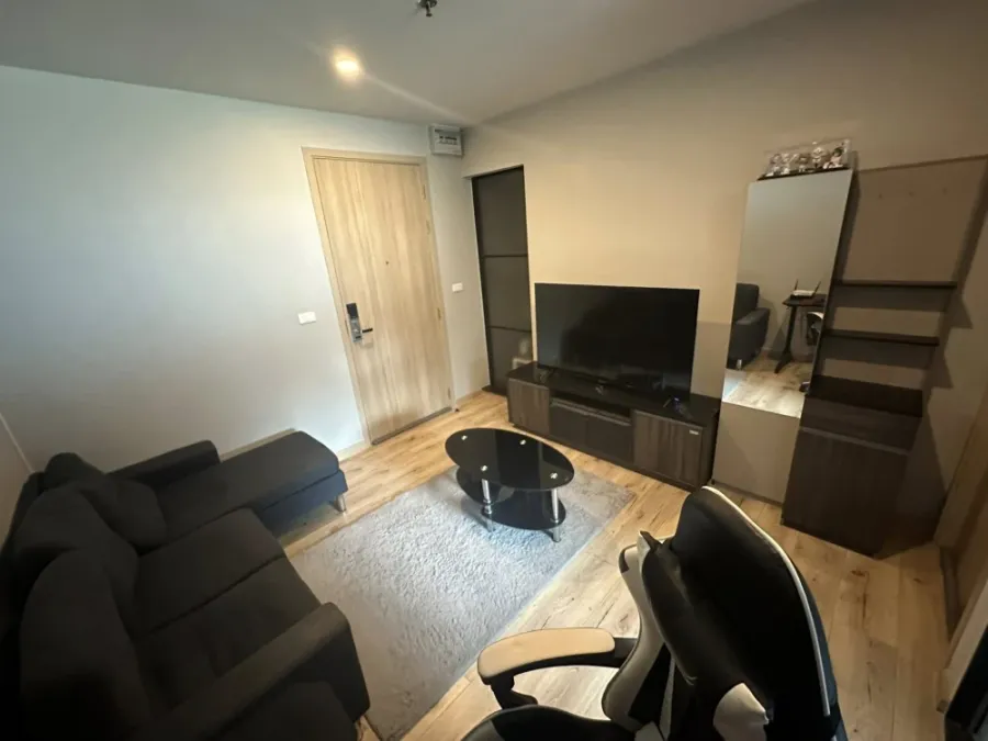 For sale: Brix Condominium, 17th floor, Chao Phraya River view, fully furnished, just bring your bags and move in.