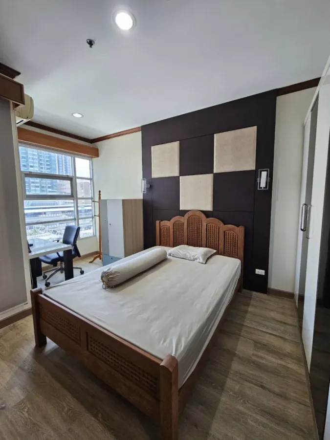 House for rent in the middle of Siam-Pathumwan, 3 bedrooms, 3 bathrooms, fully furnished, hurry and reserve before it's gone.