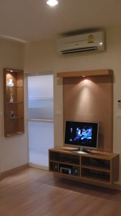 ให้เช่า ไลฟ์ แอท สาทร 10 เฟอร์นิเจอร์ครบ ชั้นสูง วิวสวย อย่ารอช้า