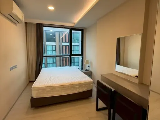 Urgent sale! VTARA Sukhumvit 36, fully furnished unit, spacious living area, everything you need in one place. Book yours now!
