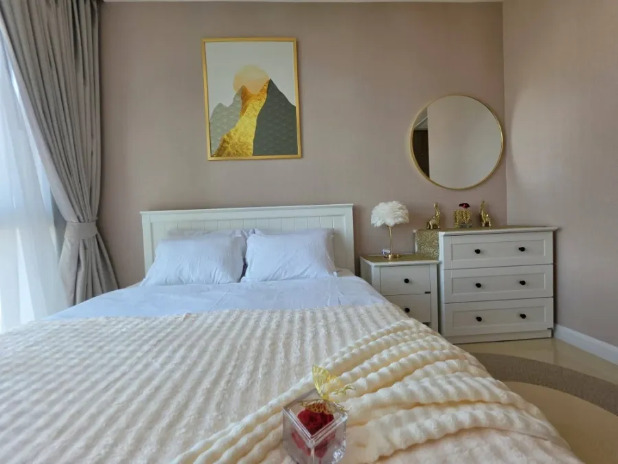 Selling a lovely unit at The Riviera Wong Amat Beach, 14th floor, in a great location with beautiful views. Don't miss out on this amazing deal!