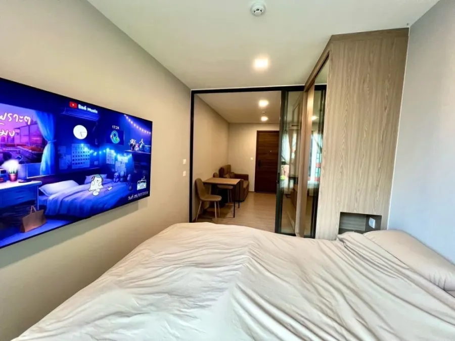 For rent: The Privacy S101, 5th floor, fully furnished, nice room, hurry and reserve now before it's gone.