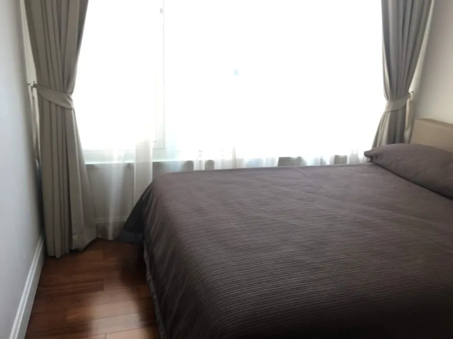 Condo for rent, Q Langsuan, large room, partitioned, beautifully decorated, comfortable to live in. Book first, get first.