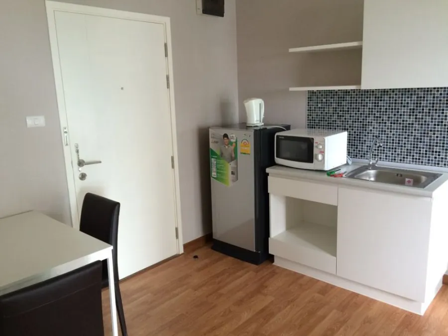 Don't miss out on this room, big room, lots of usable space. Complete electrical appliances, urgently at The Trust Ngamwongwan for rent.
