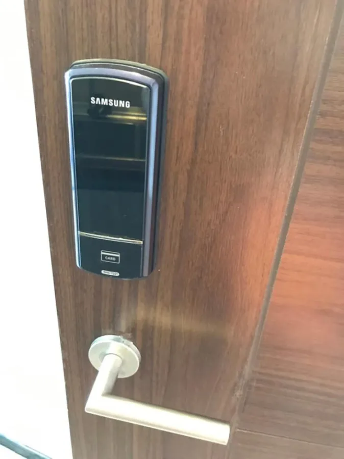 Sell ​​Brown Condo Ratchada 32 doors using Digital door lock system, good built-in furniture, do not wait, book now