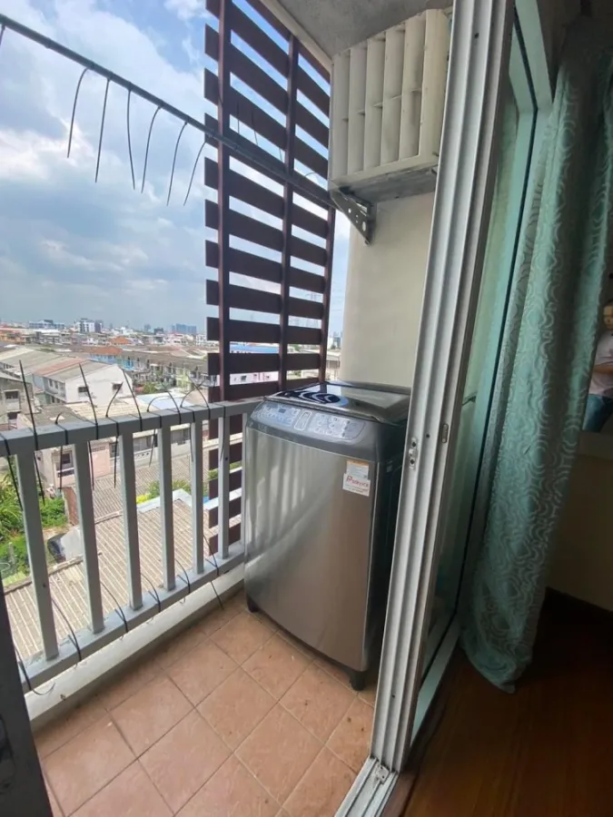 For rent: Pratchaya Place Ratchada-Huai Khwang. The room is ready to move in, great price, complete set of furniture. Can't reserve anymore.