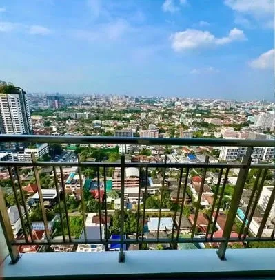 For sale: WIND Ratchayothin, high floor corner room, beautiful view, 3 meter high ceiling, airy like a penthouse, must reserve.