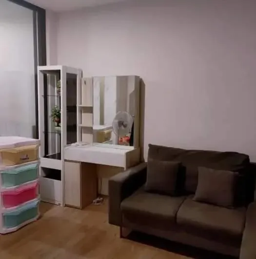 For rent: The Tree Rio Bang O Station, high floor, great pool view, great price, good furniture, don't miss it.