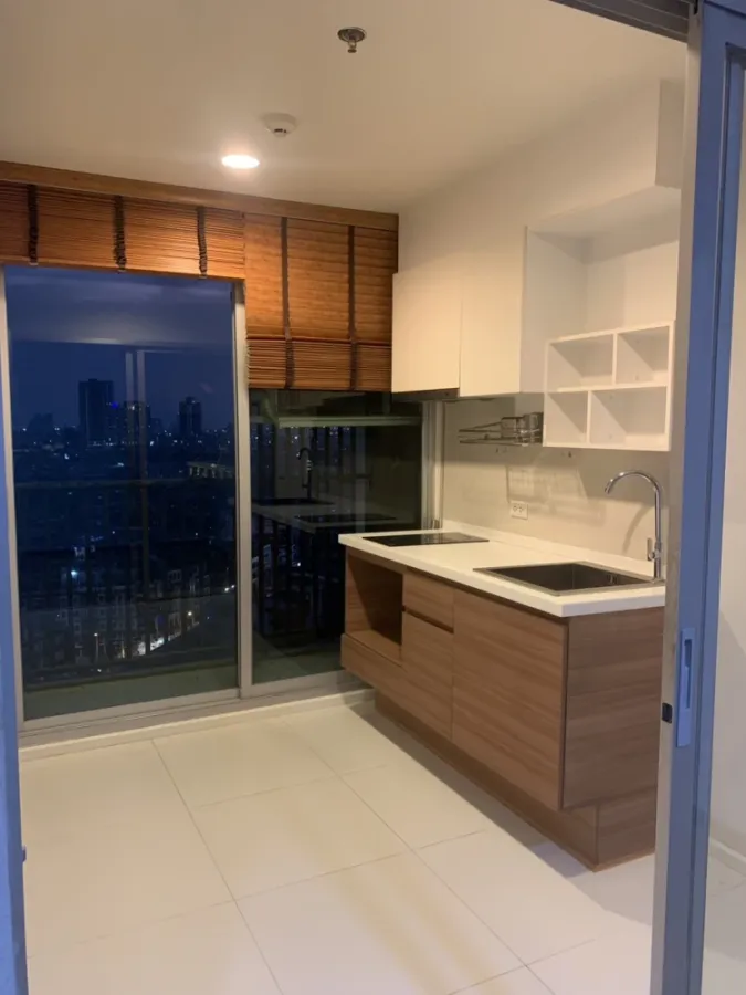 For sale or rent!! Condo Fuse Chan-Sathorn, 16th floor, Building C, city view, beautiful room, fully furnished, ready to move in. Don't miss out!!
