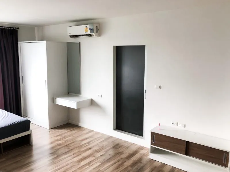 It has arrived. New room. Not blocking. View. Beautiful view. High floor. Very nice. You can carry your bags in. D Condo Phase 2