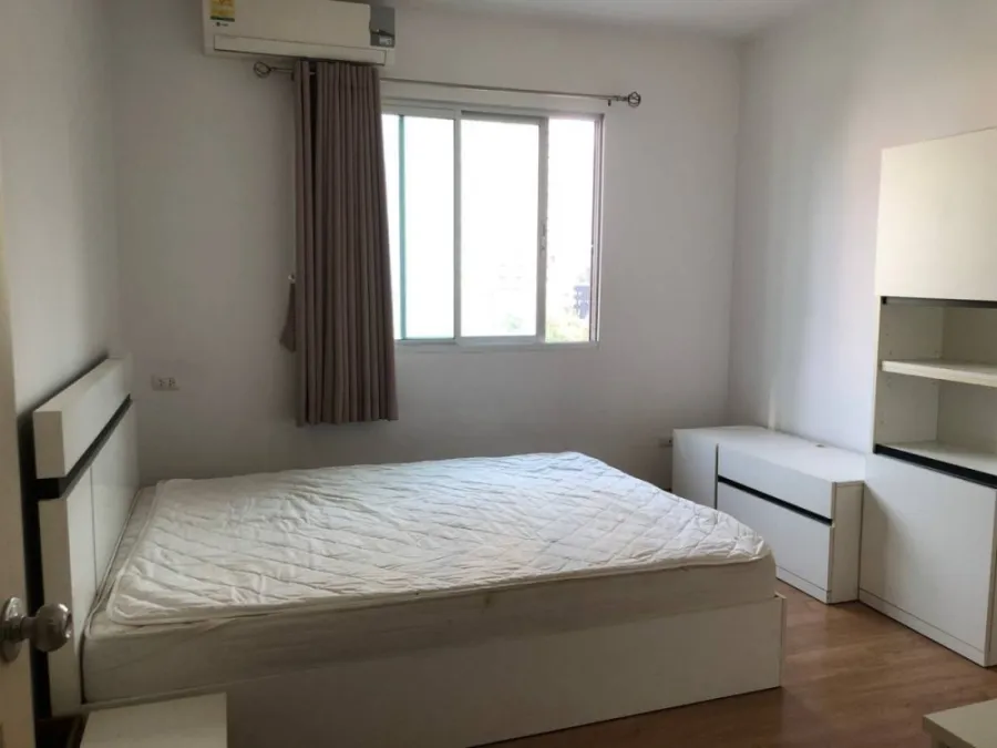 Condo for rent Supalai Park Asoke-Ratchada, pool view New renovated room, ready to move in, don't miss it!!