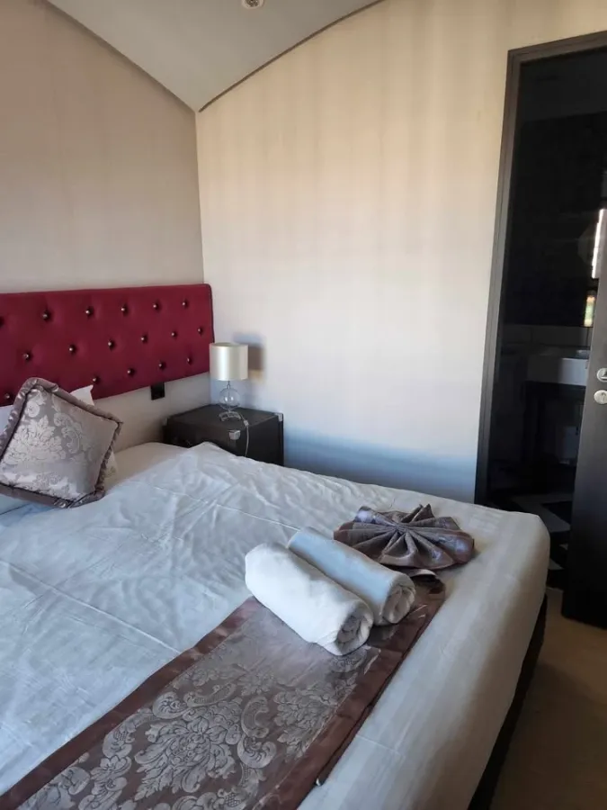 ขาย ให้เช่า The Venetian Signature Condo Resort Pattaya ห้องดีลักซ์ เตียงใหญ่ วิวสระว่ายน้ำ มีระเบียง สนใจจองเลยจ้า