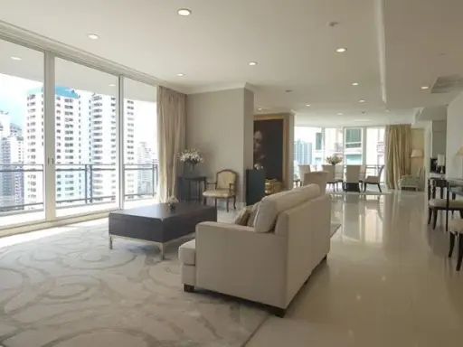 For rent, Royce Private Residence, area 356 sq.m., luxury condo in the middle of the city, Luxury English style, do not miss.
