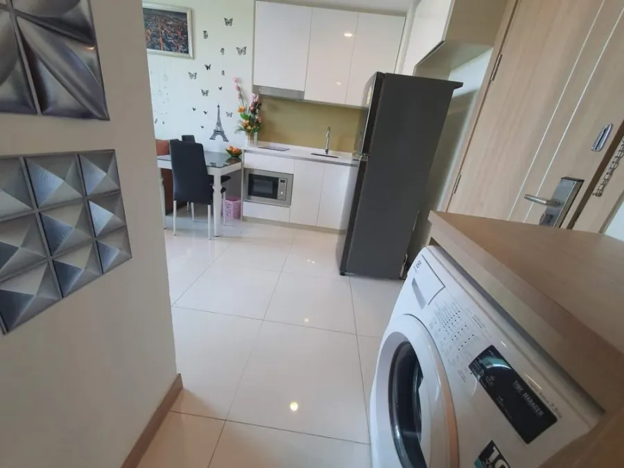 Condo for rent, The Riviera Wongamat Beach (North Pattaya), pool view, beautiful room, ready to move in.