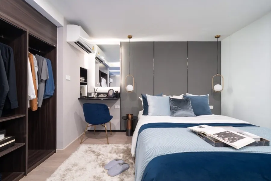 Down payment for sale, The Origin Plug and Play, Ramindra, city view, high ceilings, airy and comfortable. If interested, reserve now. ​