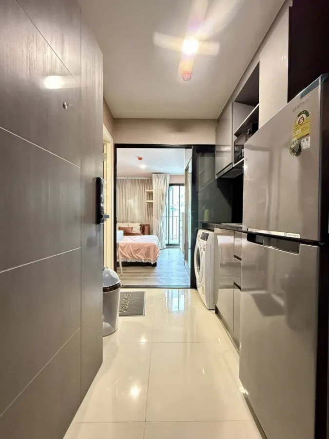 For rent: Galileo Ratchada 32, a lovely room with beautiful wallpaper. Don't miss out on this great deal.