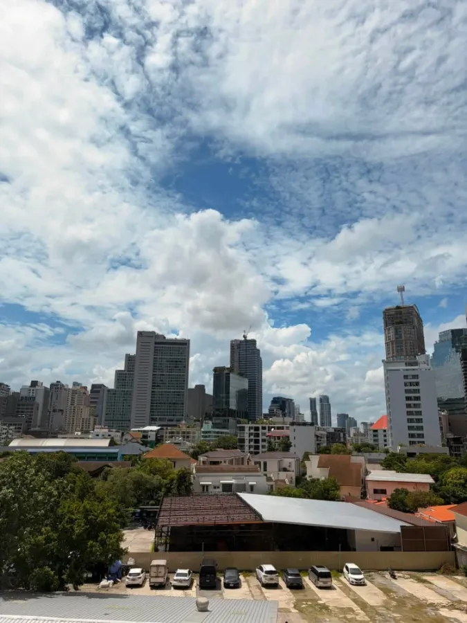 For rent: Park 24 Origin Phrom Phong. Nicely decorated with built-in furniture and fully furnished. This is a must-book!