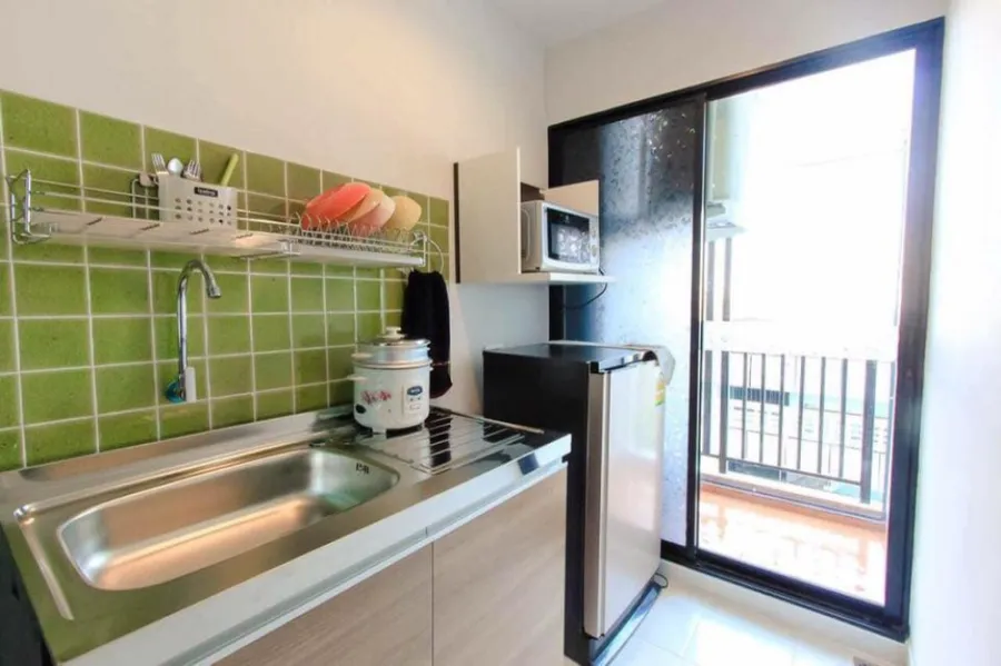 Condo for rent Regent Home 18 Chaengwattana-Laksi. Spacious balcony room, fully furnished, ready to move in. Book now.