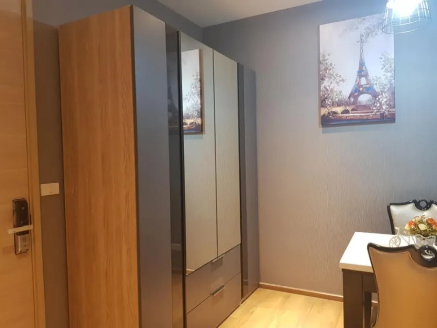 Sell / rent Condo Park 24, beautiful room, neat interior. How can I separate the bedroom and living room?