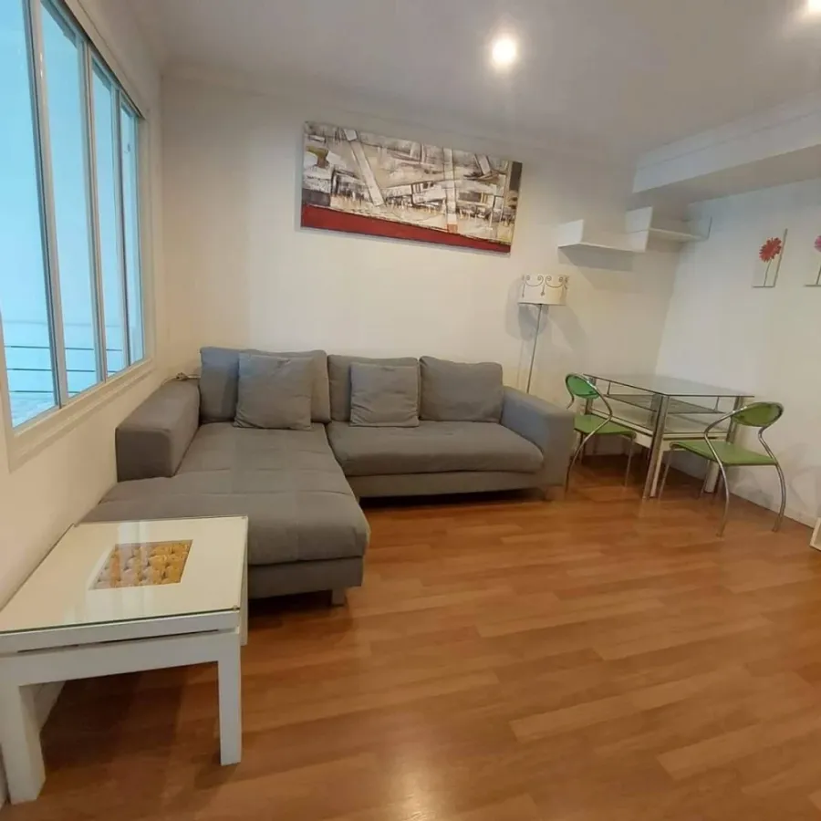 Selling a fully furnished, ready-to-move-in unit at Lumpini Place Narathiwat-Chaophraya, 15th floor. Book now! (Hurry!)
