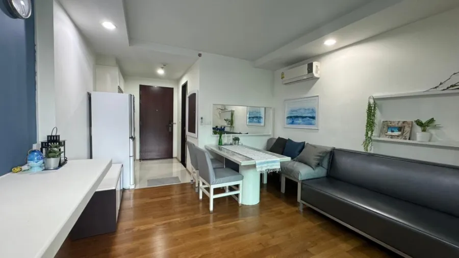 Condo for sale or rent, The Line Phahonyothin Park, south side, decorated in tone-controlled tones, very livable. Don't wait.
