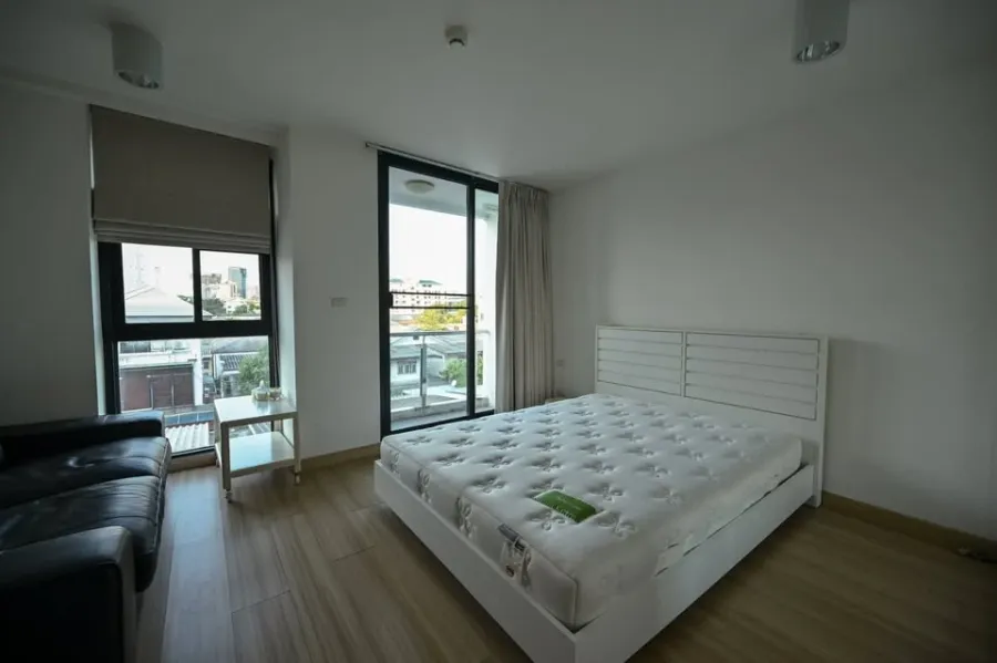 For sale: Chateau In Town Ratchada 20-2 Studio room, 4th floor, includes furniture, ready to move in immediately!!