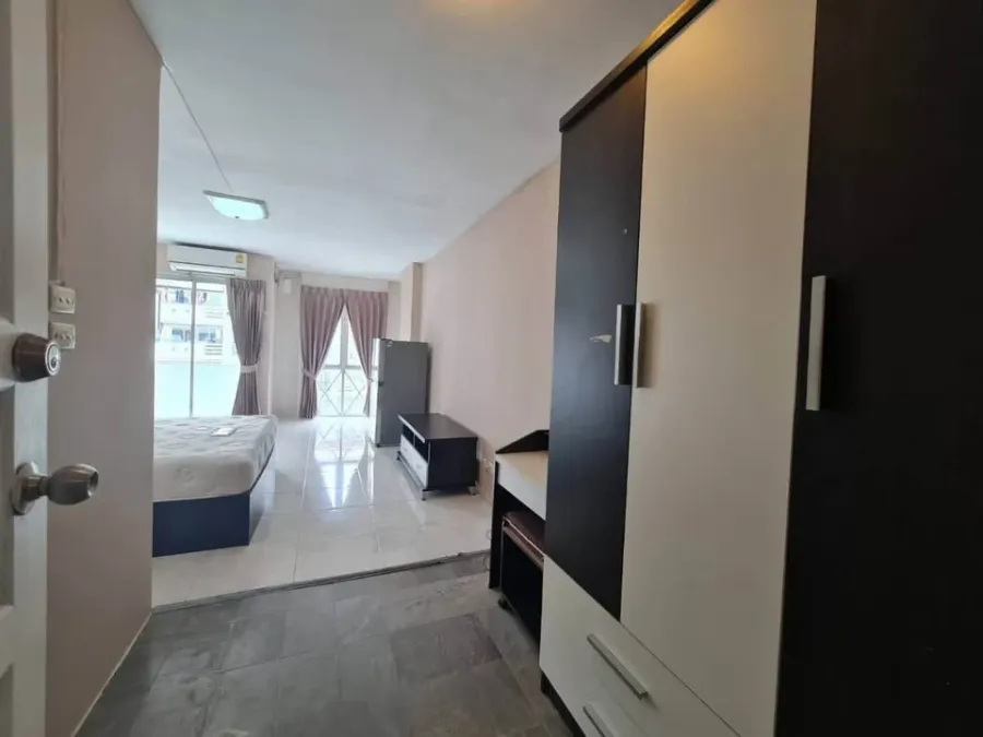 Condo for rent, Family Park, Lat Phrao 48, studio room, 7th floor, pool view, good price, come and reserve now, don't delay.