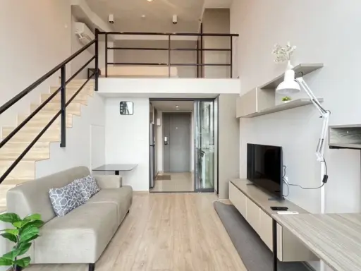 For rent: IDEO Rama 9–Asoke, 30th floor room, very high, great city view, fully furnished, just bring your own luggage and move in.