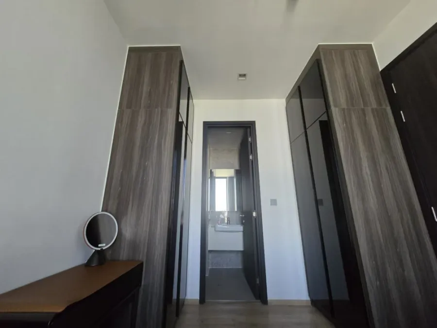 For rent: Noble Around Ari, 24th floor room, very high, great breeze, lots of usable space, don't miss it.
