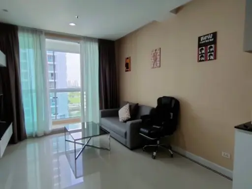 For sale TC Green 1 bedroom 1 bathroom, comes with furniture and complete facilities. Don't miss out on this great deal. images