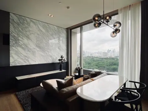 Urgent sale, Saladaeng One Condo, very beautiful room, luxurious decoration, very beautiful garden view, private corner room, very good location, book now
