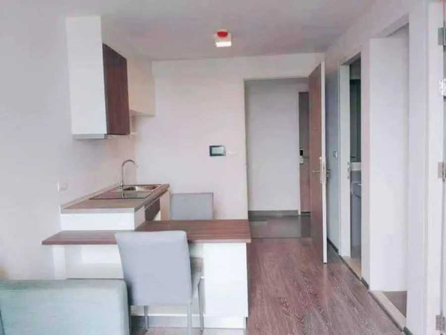 ด่วนๆ ห้องตกแต่งครบครัน วิวรถไฟฟ้า เฟอร์บิวท์อิน พร้อมเข้าอยู่ ที่ Condo Zelle Rattanathibet เช่า