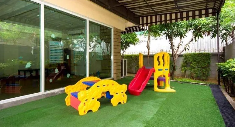 For rent: The Amethyst Sukhumvit 39, well decorated walls. Fully furnished, good price, just come and move in.