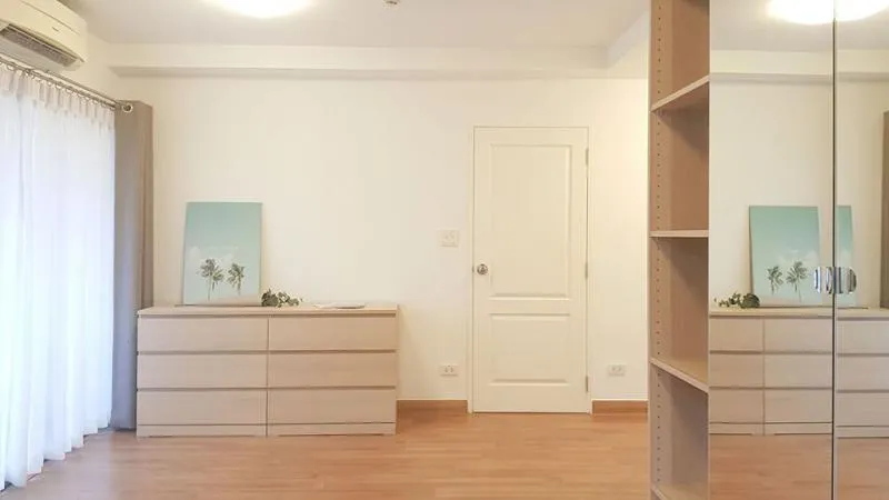For Sale Summer Garden Chaengwattana 19 2 bedrooms 3 bathrooms beautiful decorated room with pool view. Don't miss it.
