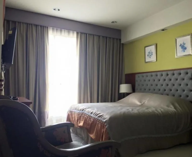 Condo for rent, The Address Chidlom, beautiful room, high floor, open view, very pleasant, full furniture Easy to travel location Hurry and make a reservation.