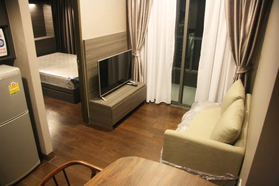 ให้เช่า The Lumpini 24 ห้องกั้นเป็นสัดส่วนอย่างดี พร้อมเตียง built-in สุดปัง อย่าช้า เข้าอยู่เลยย