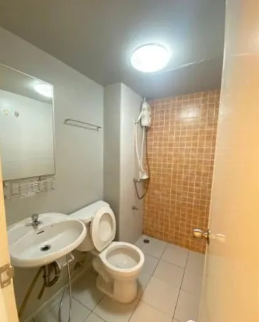 For rent, Lumpini Condo Town Chonburi - Sukhumvit, fully furnished room, ready to move in immediately. Hurry and reserve now.