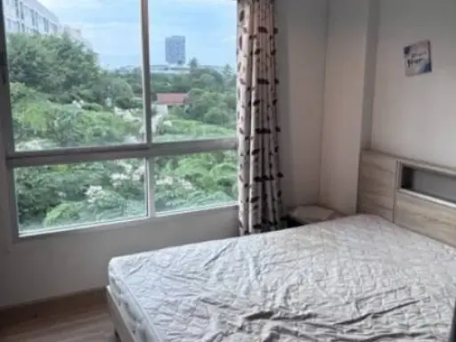 Condo for rent at The Niche ID BangKhae. The unit is partitioned into separate areas and comes fully furnished. Affordable price. Book now!