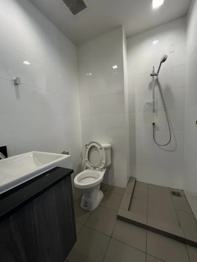 Urgent sale Chapter one Midtown Lat Phrao 24, studio room, 16th floor, view not blocked by tall buildings. Let me tell you, don't miss it.