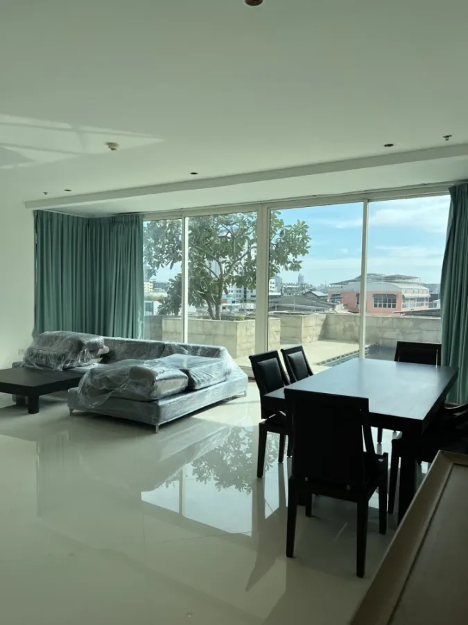 For sale: The Empire Place Sathorn, ready to move in, fully furnished, spacious and comfortable room, suitable for a family. Reserve now!