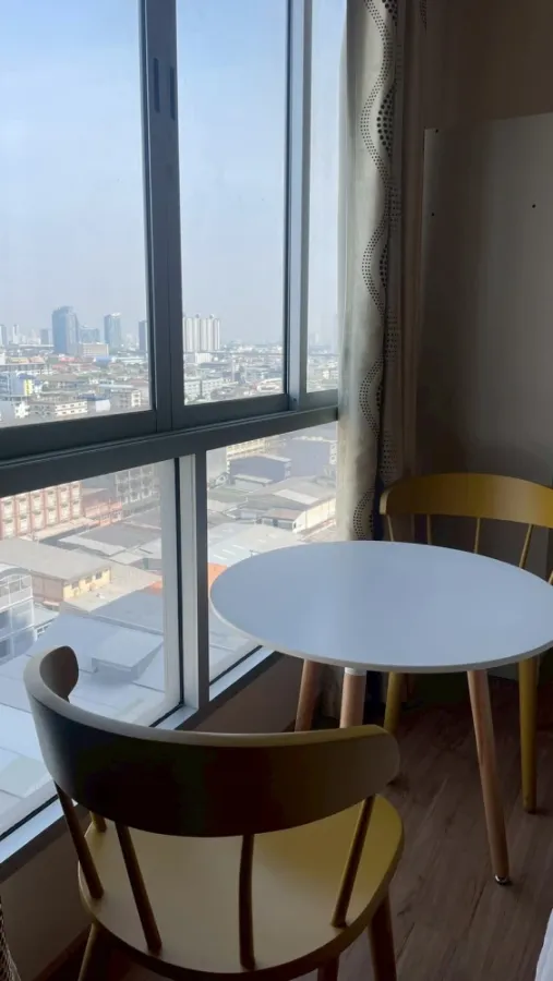 Condo for sale, The Tree Bang Pho Station, 15th floor, north, Rama 7 bridge view. Put wallpaper in the whole room