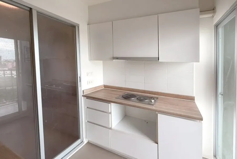 Selling U Delight @ HuaMak Station, north-facing unit in a great location. Fully furnished. Book now!