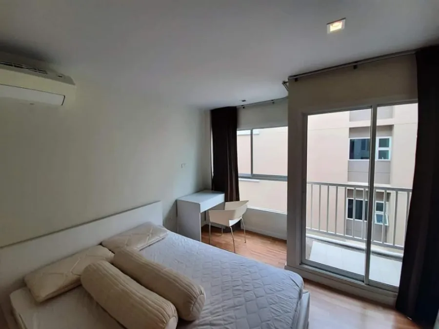 For rent We Condo, fully furnished, excellent location, don't wait.