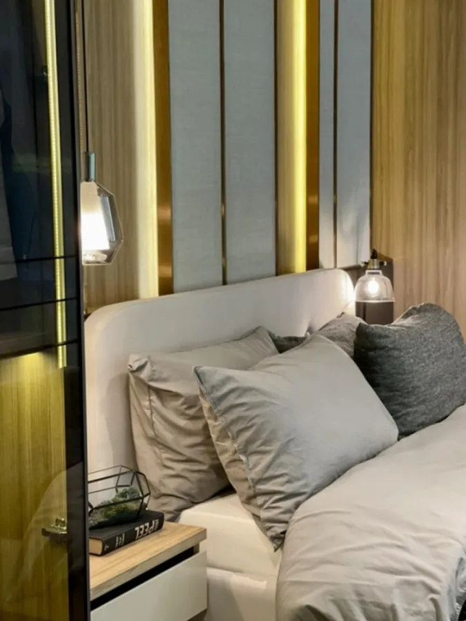 Sale down payment, Condo Na Rewa Charoennakorn, corner room, great view, can't miss it, book now!