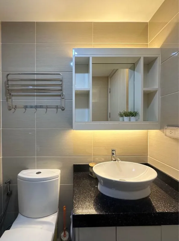 ขาย JRY Condo Rama 9 ตกแต่งด้วยเฟอร์นิเจอร์ SB ทั้งห้อง น่าอยู่มาก เดินทางสะดวกสบาย รีบจับจองเลย